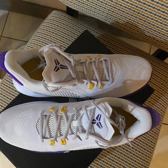 Mamba Fury Lakers Edition Shoes - Picture 3 of 3
